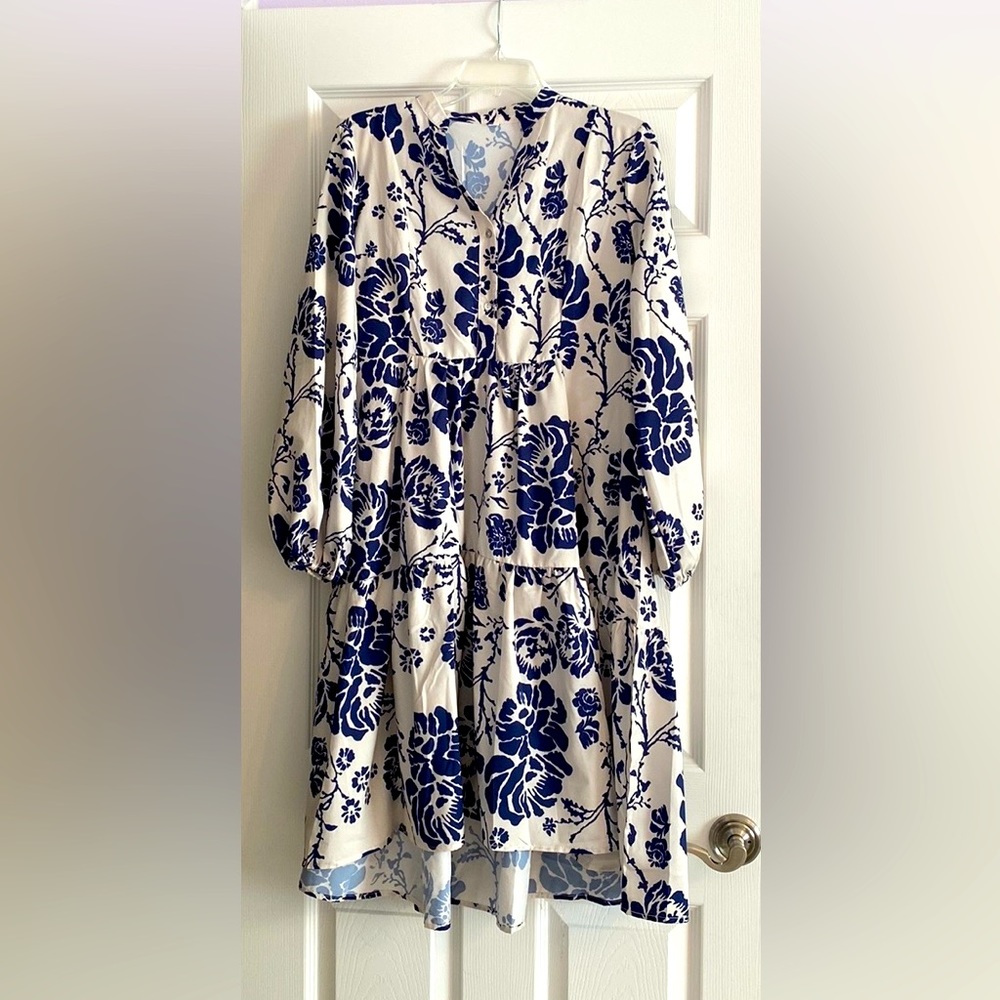 Flowy dress perfect for work, church, or brunch with the ladies!